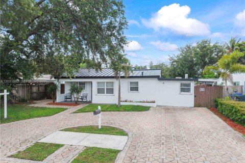 House in Hollywood, Florida 3 bedrooms, 72.84 sq.m. № 2082936 - photo 27