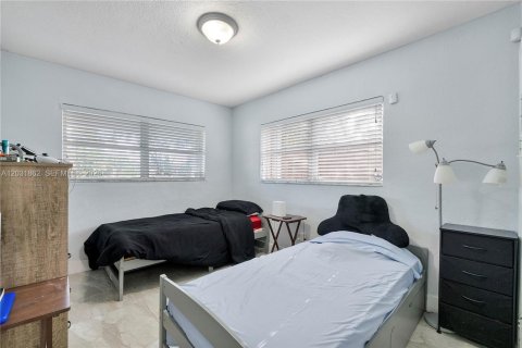 House in Hollywood, Florida 3 bedrooms, 72.84 sq.m. № 2082936 - photo 22