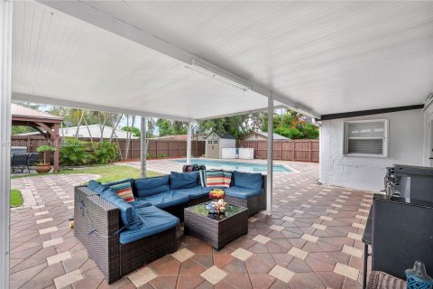 House in Hollywood, Florida 3 bedrooms, 72.84 sq.m. № 2082936 - photo 10
