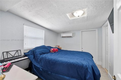 House in Hollywood, Florida 3 bedrooms, 72.84 sq.m. № 2082936 - photo 19