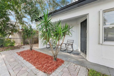 House in Hollywood, Florida 3 bedrooms, 72.84 sq.m. № 2082936 - photo 23