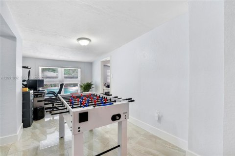 House in Hollywood, Florida 3 bedrooms, 72.84 sq.m. № 2082936 - photo 17
