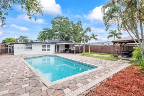 House in Hollywood, Florida 3 bedrooms, 72.84 sq.m. № 2082936 - photo 4