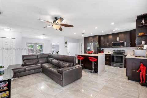 House in Hollywood, Florida 3 bedrooms, 72.84 sq.m. № 2082936