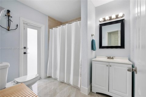House in Hollywood, Florida 3 bedrooms, 72.84 sq.m. № 2082936 - photo 21
