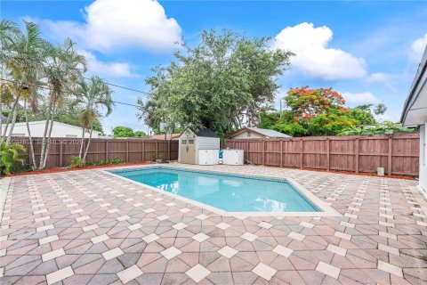 House in Hollywood, Florida 3 bedrooms, 72.84 sq.m. № 2082936 - photo 28