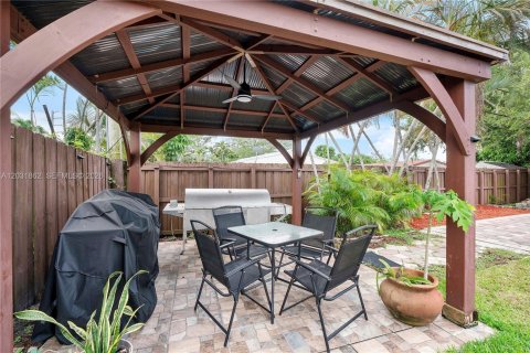 House in Hollywood, Florida 3 bedrooms, 72.84 sq.m. № 2082936 - photo 11