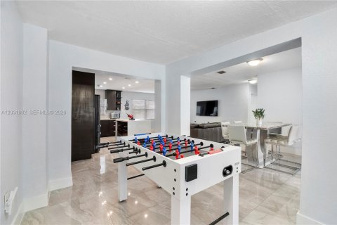 House in Hollywood, Florida 3 bedrooms, 72.84 sq.m. № 2082936 - photo 8