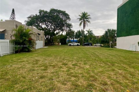 Commercial property in Hollywood, Florida № 1875242 - photo 27