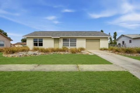 House in Port Charlotte, Florida 2 bedrooms, 120.4 sq.m. № 2115251