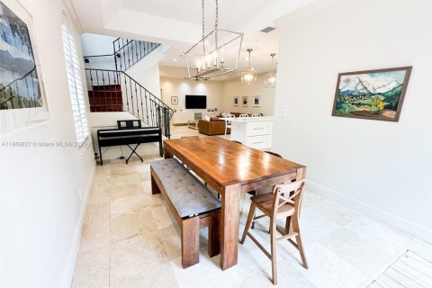 Снять в аренду таунхаус в Форт-Лодердейл, Флорида 4 спальни, 216.46м2, № 1896803 - фото 12