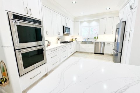 Снять в аренду таунхаус в Форт-Лодердейл, Флорида 4 спальни, 216.46м2, № 1896803 - фото 6