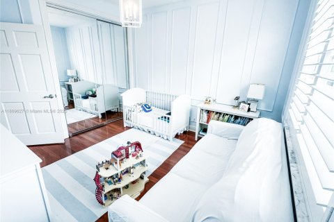 Снять в аренду таунхаус в Форт-Лодердейл, Флорида 4 спальни, 216.46м2, № 1896803 - фото 19