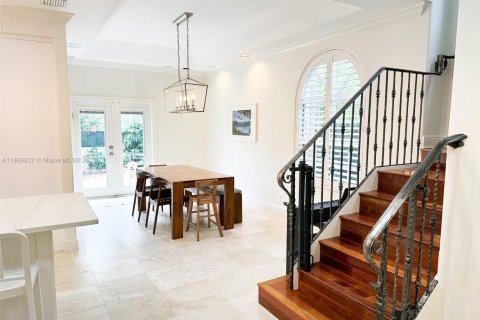 Снять в аренду таунхаус в Форт-Лодердейл, Флорида 4 спальни, 216.46м2, № 1896803 - фото 11