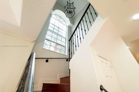 Снять в аренду таунхаус в Форт-Лодердейл, Флорида 4 спальни, 216.46м2, № 1896803 - фото 13