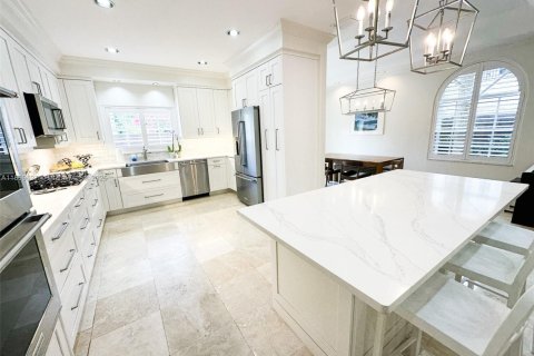 Снять в аренду таунхаус в Форт-Лодердейл, Флорида 4 спальни, 216.46м2, № 1896803 - фото 7