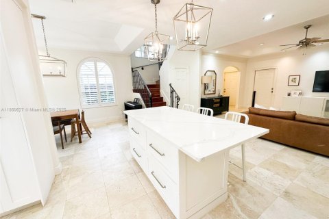 Снять в аренду таунхаус в Форт-Лодердейл, Флорида 4 спальни, 216.46м2, № 1896803 - фото 10