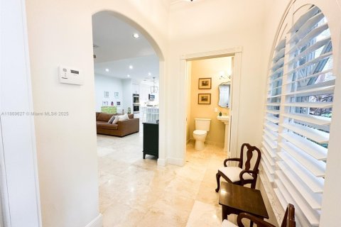 Снять в аренду таунхаус в Форт-Лодердейл, Флорида 4 спальни, 216.46м2, № 1896803 - фото 3