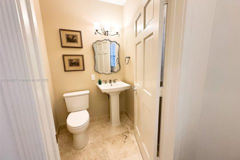 Снять в аренду таунхаус в Форт-Лодердейл, Флорида 4 спальни, 216.46м2, № 1896803 - фото 4