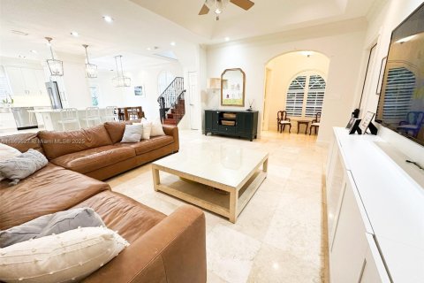 Снять в аренду таунхаус в Форт-Лодердейл, Флорида 4 спальни, 216.46м2, № 1896803 - фото 1