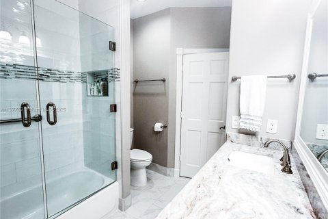 Снять в аренду таунхаус в Форт-Лодердейл, Флорида 4 спальни, 216.46м2, № 1896803 - фото 23