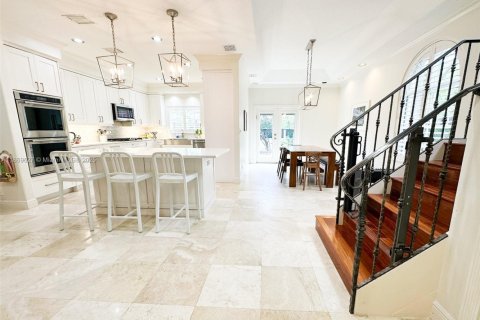 Снять в аренду таунхаус в Форт-Лодердейл, Флорида 4 спальни, 216.46м2, № 1896803 - фото 5