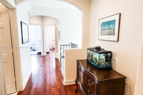 Снять в аренду таунхаус в Форт-Лодердейл, Флорида 4 спальни, 216.46м2, № 1896803 - фото 16