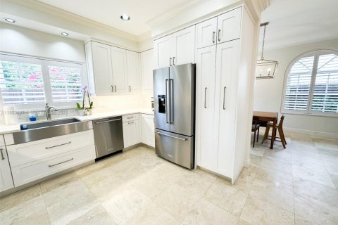 Снять в аренду таунхаус в Форт-Лодердейл, Флорида 4 спальни, 216.46м2, № 1896803 - фото 8