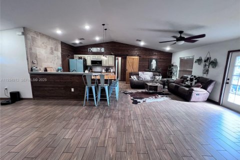 Casa en venta en LaBelle, Florida, 3 dormitorios № 1994691 - foto 2