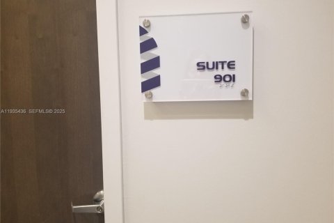 Купить коммерческую недвижимость в Майами, Флорида № 1993578 - фото 15