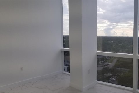 Propiedad comercial en venta en Miami, Florida № 1993578 - foto 6