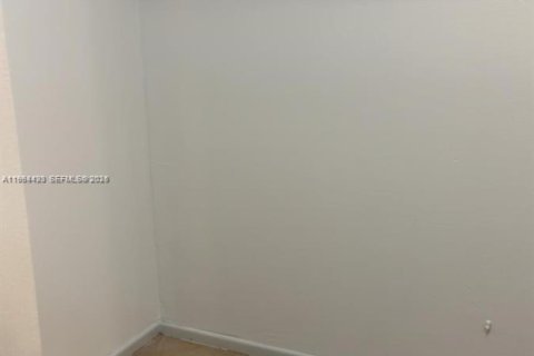 Condominio en venta en Lauderdale Lakes, Florida, 1 dormitorio, 78.97 m2 № 2009141 - foto 7