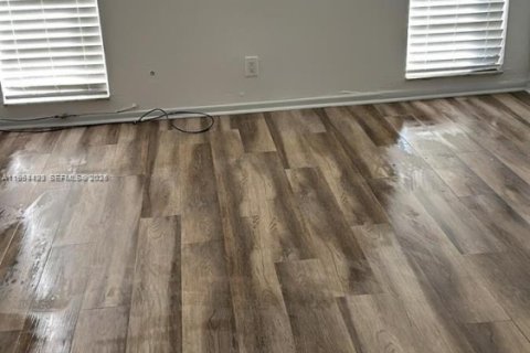 Condominio en venta en Lauderdale Lakes, Florida, 1 dormitorio, 78.97 m2 № 2009141 - foto 5