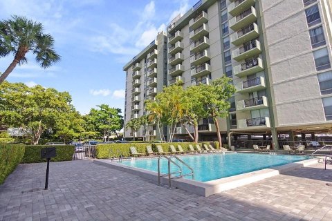 Condominio en Lauderdale Lakes, Florida, 1 dormitorio  № 2009141
