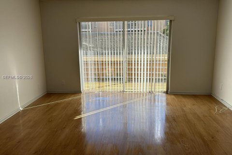 Condominio en venta en Lauderdale Lakes, Florida, 1 dormitorio, 78.97 m2 № 2009141 - foto 4