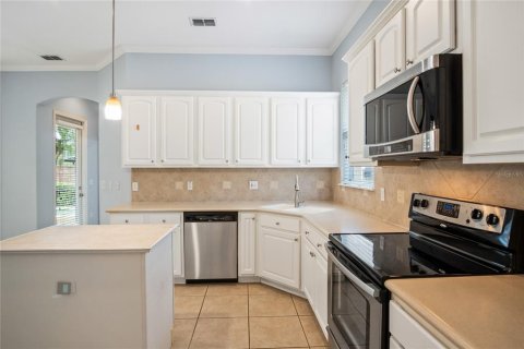 House in Orlando, Florida 4 bedrooms, 229 sq.m. № 2284401 - photo 9