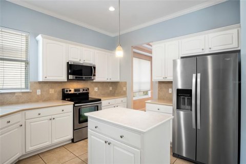 House in Orlando, Florida 4 bedrooms, 229 sq.m. № 2284401 - photo 10