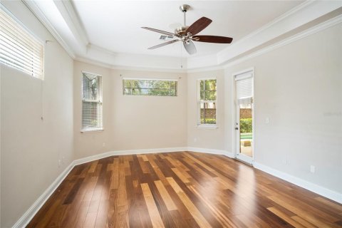 House in Orlando, Florida 4 bedrooms, 229 sq.m. № 2284401 - photo 13