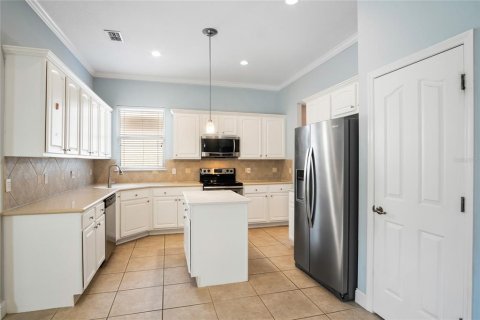 House in Orlando, Florida 4 bedrooms, 229 sq.m. № 2284401 - photo 8