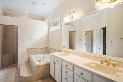 House in Orlando, Florida 4 bedrooms, 229 sq.m. № 2284401 - photo 14