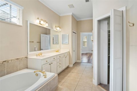 House in Orlando, Florida 4 bedrooms, 229 sq.m. № 2284401 - photo 15