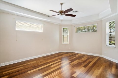 House in Orlando, Florida 4 bedrooms, 229 sq.m. № 2284401 - photo 12