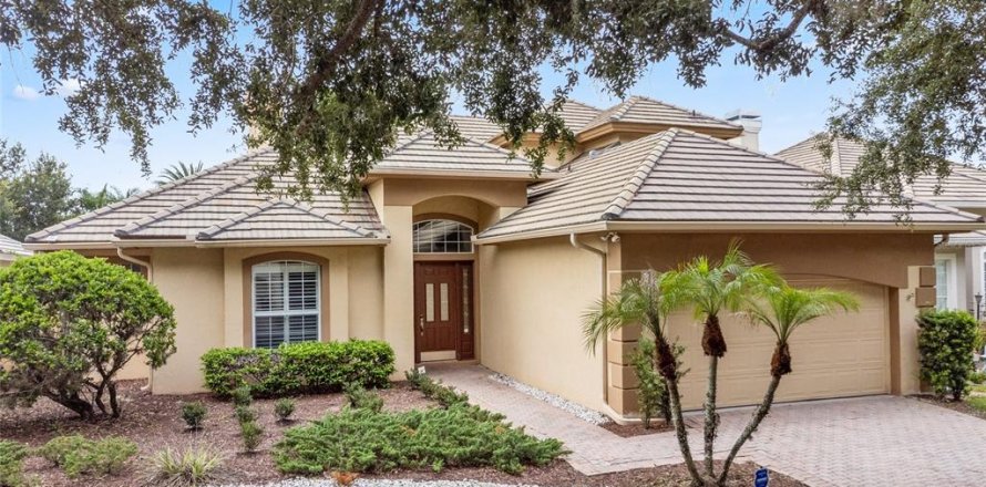 House in Orlando, Florida 4 bedrooms, 229 sq.m. № 2284401
