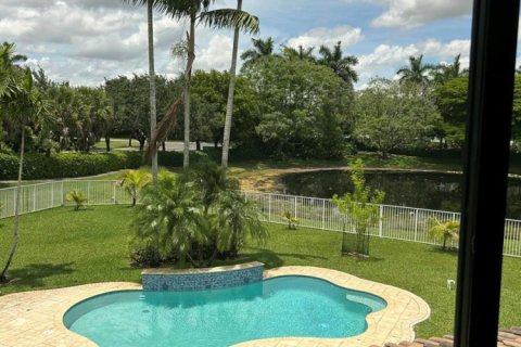 Villa ou maison à louer à Weston, Floride: 5 chambres, 248.23 m2 № 2084237 - photo 5