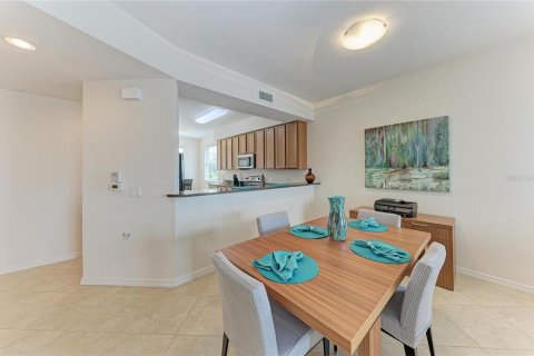 Condo in Bradenton, Florida, 2 bedrooms  № 2393513 - photo 16