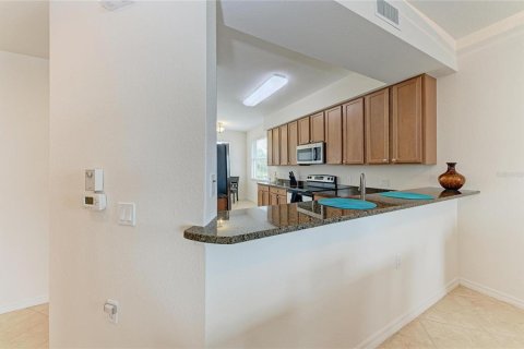 Condo in Bradenton, Florida, 2 bedrooms  № 2393513 - photo 10