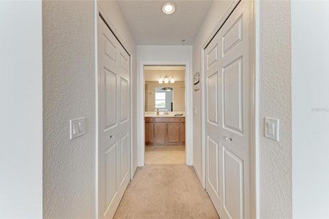 Condo in Bradenton, Florida, 2 bedrooms  № 2393513 - photo 23