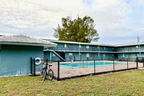 Condo in Lake Worth, Florida, 2 bedrooms  № 1207295 - photo 1