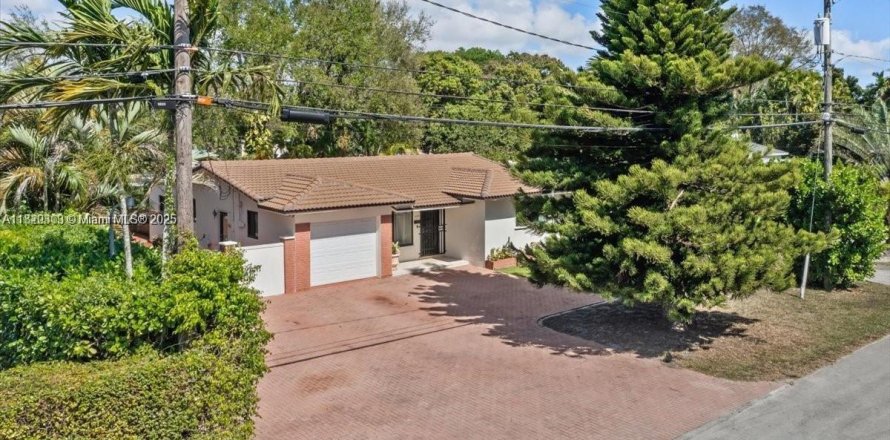 Casa en Miami, Florida 3 dormitorios, 147.62 m2 № 1779455