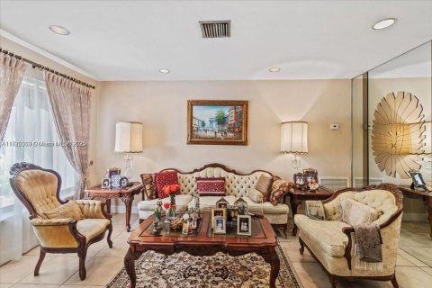 Купить виллу или дом в Майами, Флорида 3 спальни, 147.62м2, № 1779455 - фото 2
